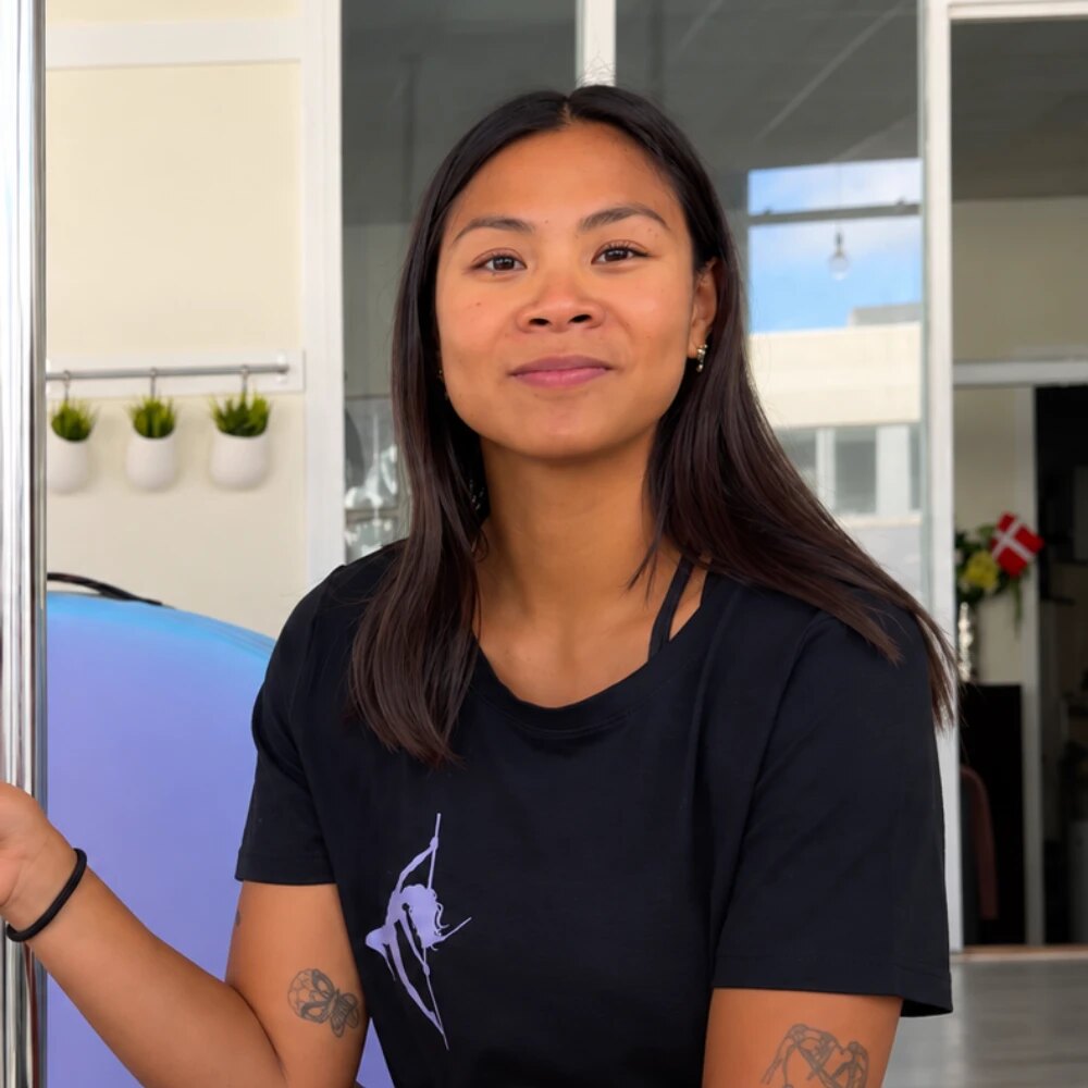 Nanna, instruktør hos Pole Academy Online